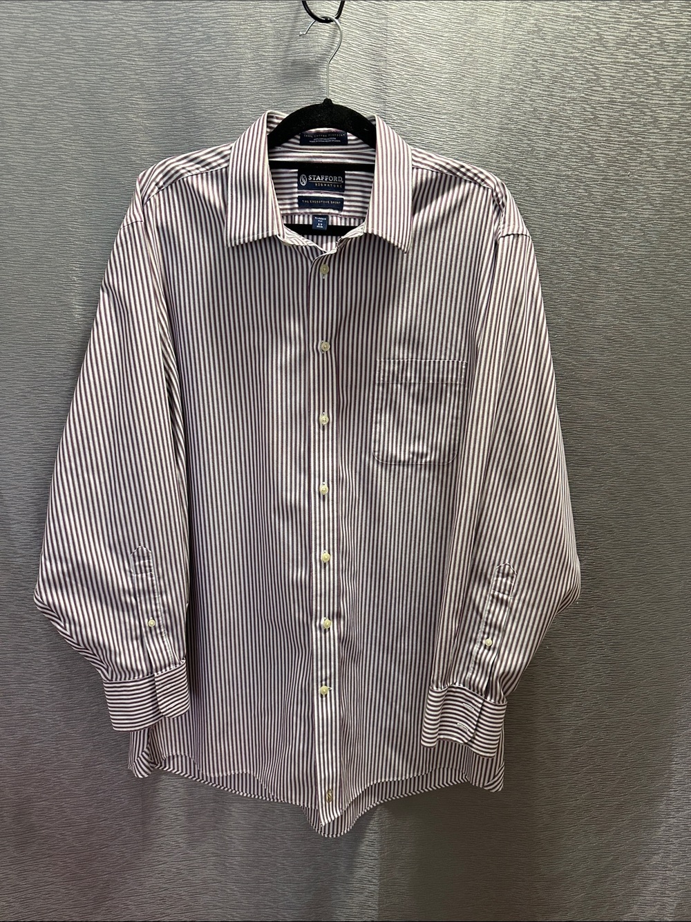Stafford Signature ExecutivMen's White and Burgundy Striped Dress Shirt size 17